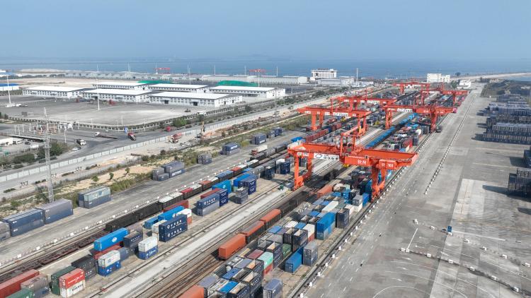 2025年西部陆海新通道班列运输货物突破50万标箱_fororder_2