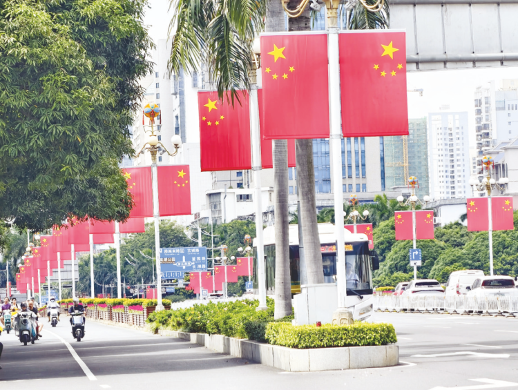 满城“中国红” 共祝祖国好_fororder_c4ca4238a0b923820dcc509a6f75849b_img_19_993_282_213
