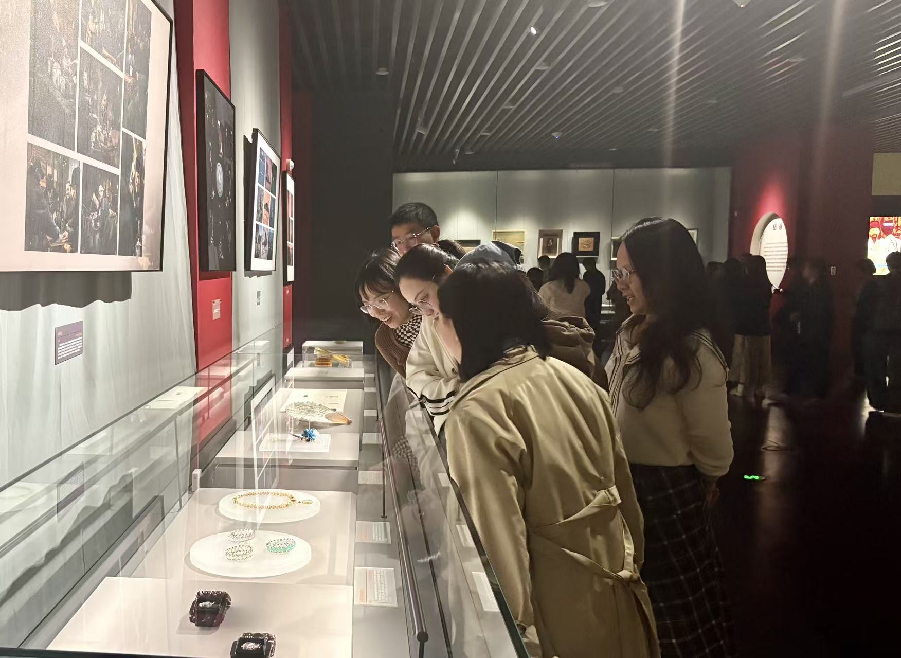 从故宫到八桂 “当代博物馆人的文化自信”展览开展_fororder_3