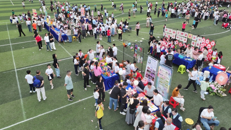 广西兴业县举办多彩主题活动庆祝五四青年节_fororder_青年集市热闹非凡
