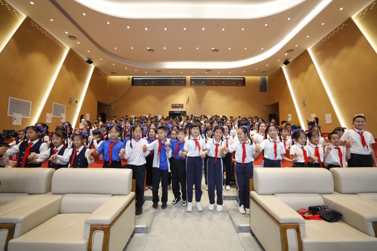 南宁市200余名小学生在书香中“阅”见友谊_fororder_3
