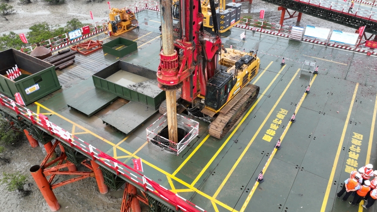 合湛高铁全线进入海上主体施工阶段_fororder_2