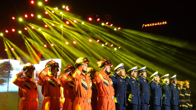 广西河池：载歌载舞 策马迎春_fororder_图片4