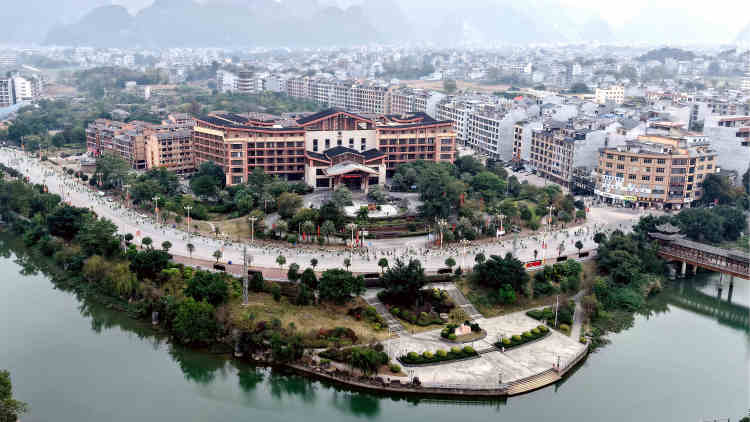 都安“民族团结健康跑”开跑 3000余人感受美丽瑶乡_fororder_3