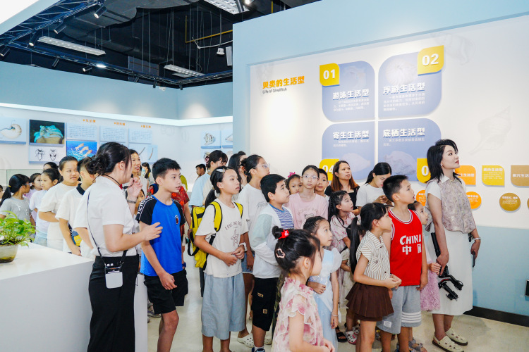 “走读广西·跟着好书去旅行”活动在贵港开展_fororder_5