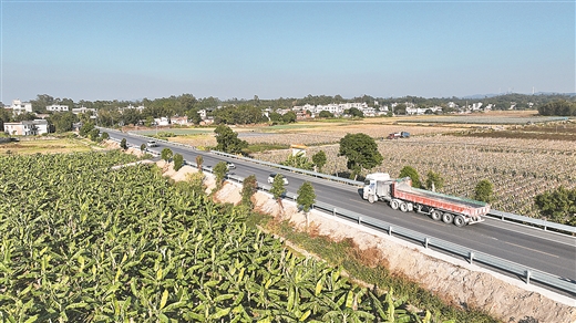 路通百业兴 乡村焕新颜