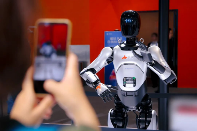 中国—东盟创新创业大赛搭建合作桥梁 助力阿加犀智能科技深耕东盟市场_fororder_11.14  中国—东盟创新创业大赛搭建合作桥梁，阿加犀智能科技借船出海深耕东盟市场1354