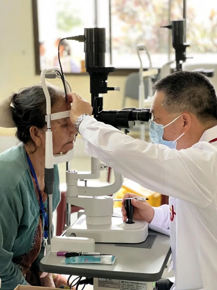 29天，点亮524双眼睛！北海医疗队在老挝搭建“光明丝路”