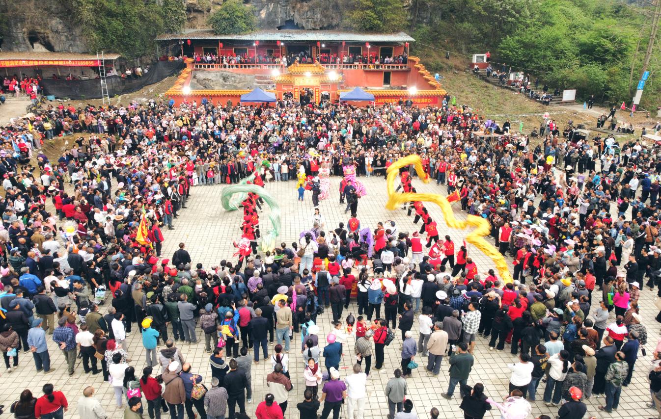 南宁上林：逾万名游客同庆万寿节乐享非遗盛宴_fororder_1