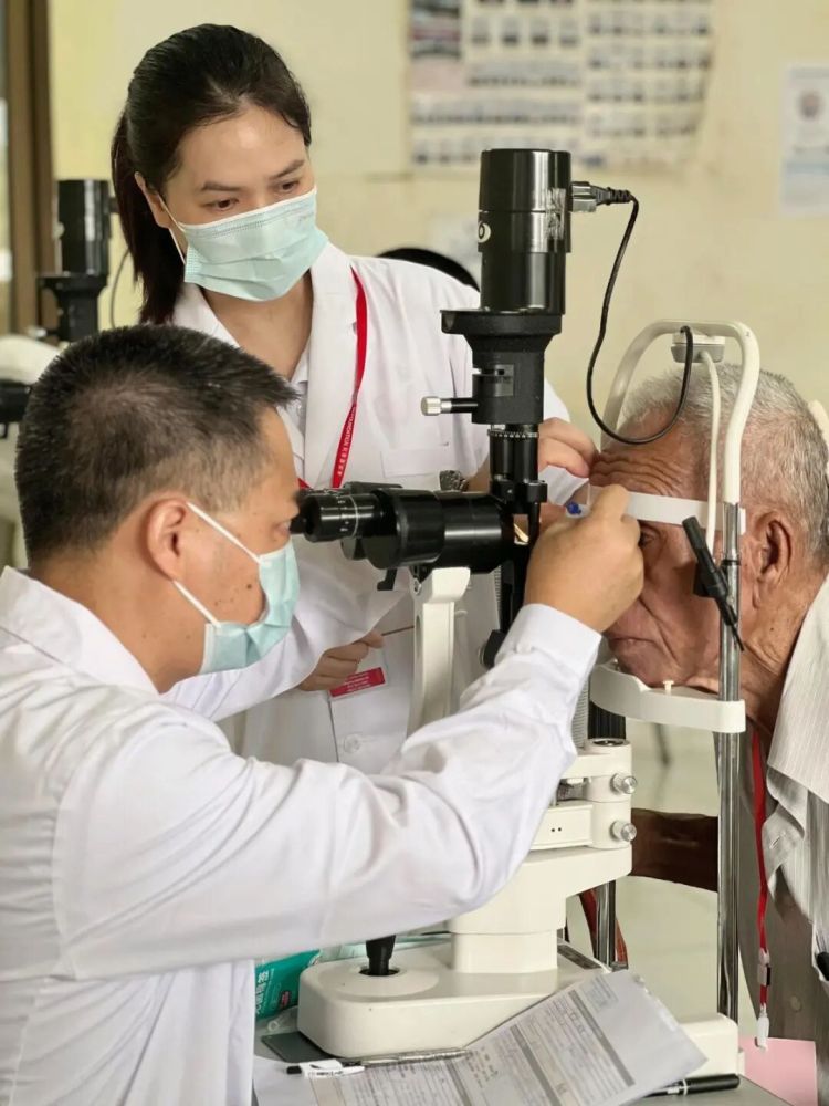 29天，点亮524双眼睛！北海医疗队在老挝搭建“光明丝路”