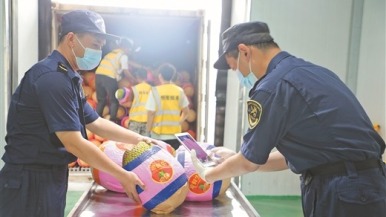 崇左：通关加速，东盟水果抢“鲜”