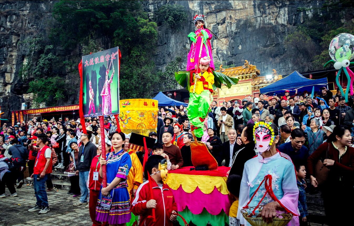 南宁上林：逾万名游客同庆万寿节乐享非遗盛宴_fororder_2