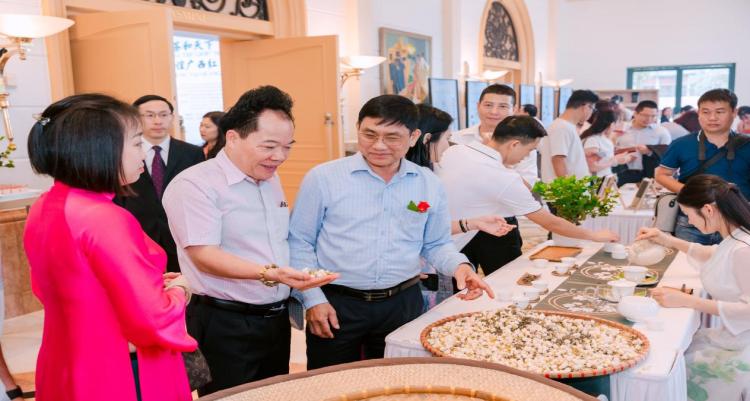 “茶和天下”·雅集暨胡志明足迹中越友谊广西红色旅游线路推介活动在越南河内举办_fororder_2