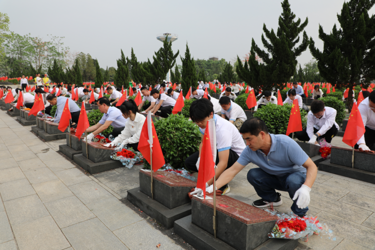 广西举办清明祭英烈主题团日活动暨退役军人思想政治教育示范性活动_fororder_图片3