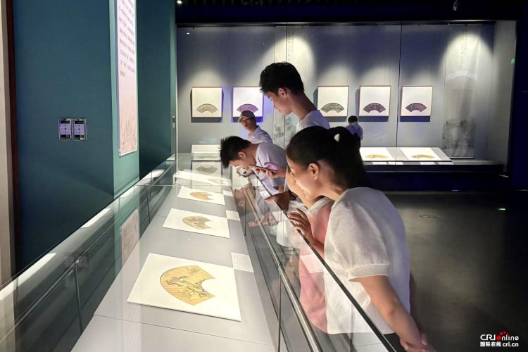 82件明清扇面艺术瑰宝在广西博物馆展出_fororder_2