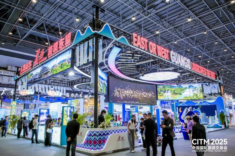 广西文旅亮相2025中国国际旅游交易会 绘就“入境+跨境”合作新图景_fororder_1