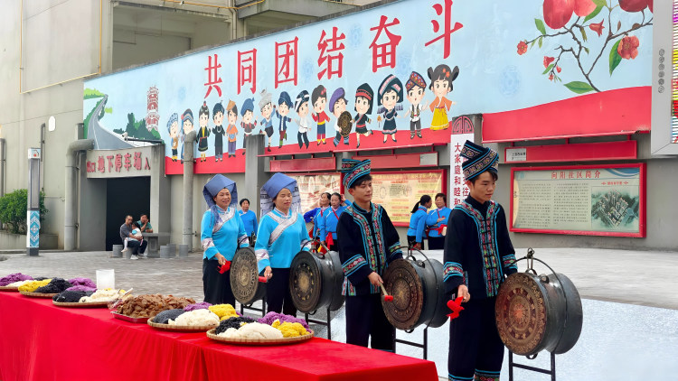 广西东兰：重阳暖邻里敬老活动推动“韧性社区”项目建设_fororder_1