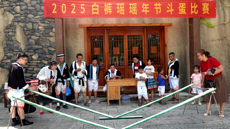 广西南丹：白裤瑶“瑶年节”多彩民俗吸引游人_fororder_3