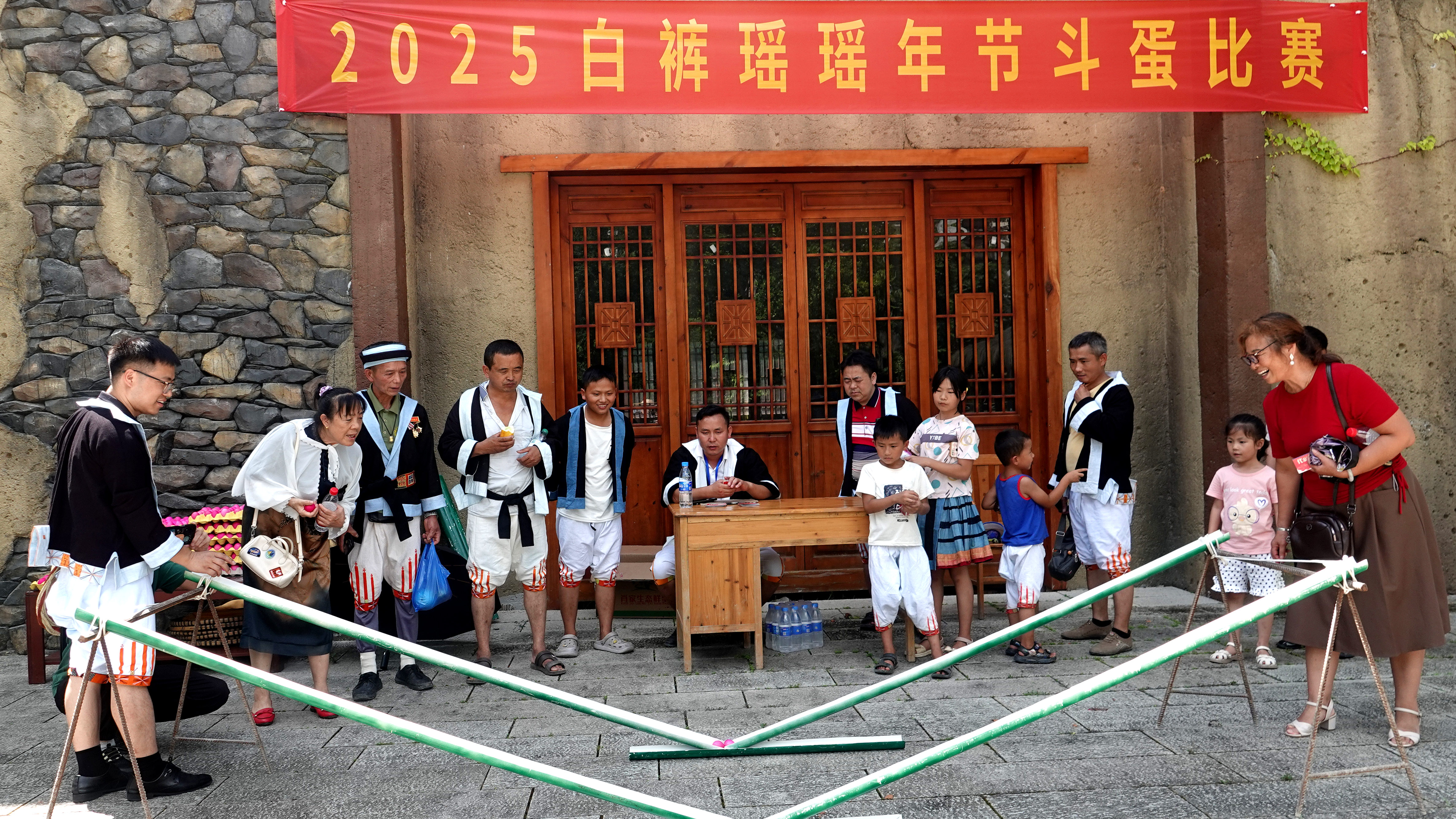 广西南丹：白裤瑶“瑶年节”多彩民俗吸引游人_fororder_3