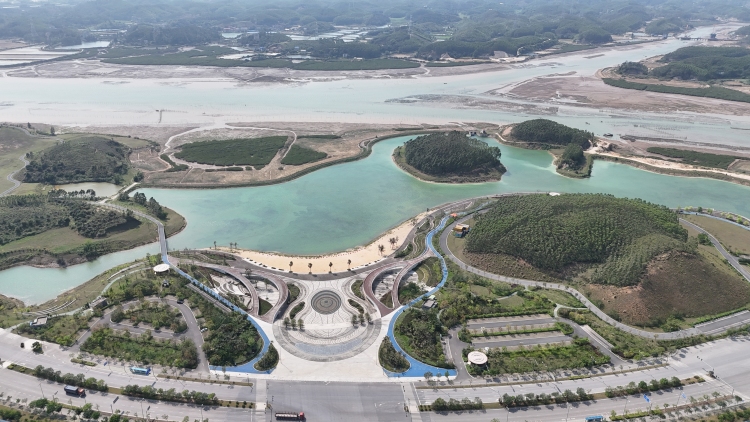 国际红树林中心2025年第一期红树林保护修复能力建设研讨班在广西钦州开展现场教学_fororder_2