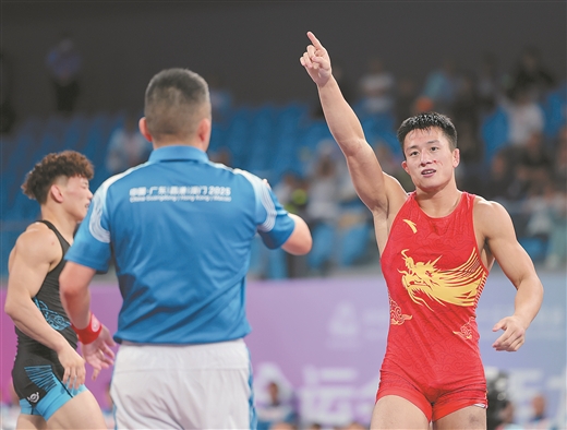 广西摔跤展现硬核实力 曹利国逆转夺金_fororder_9017919_gxts1_1762960576954_b