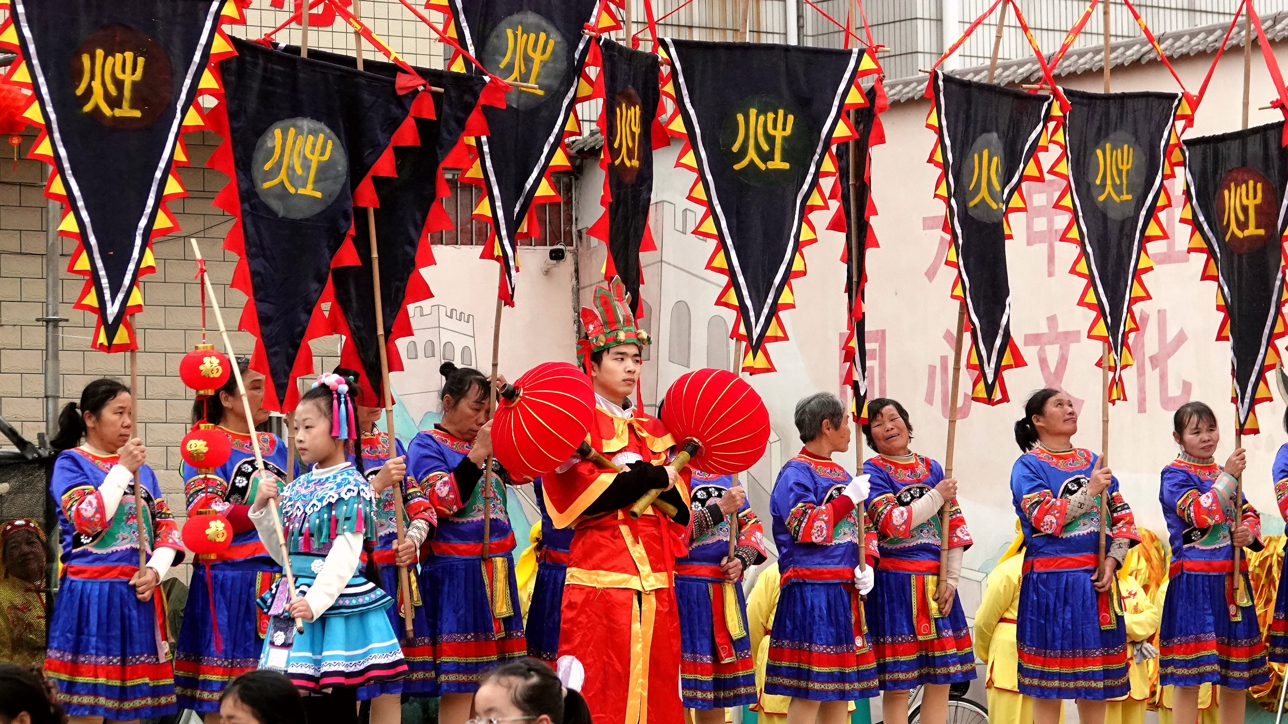 广西河池举办壮族“灶王”节 民众体验多彩民俗过小年