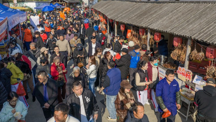 桂林会仙板鸭美食圩举办 非遗美食引客来_fororder_2