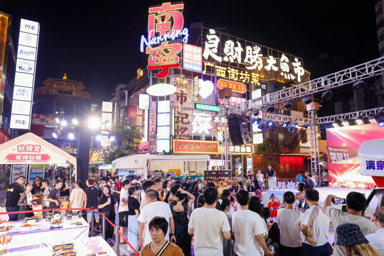 “风味烧烤+桂酒精酿”集市“点燃”广西夜经济_fororder_2