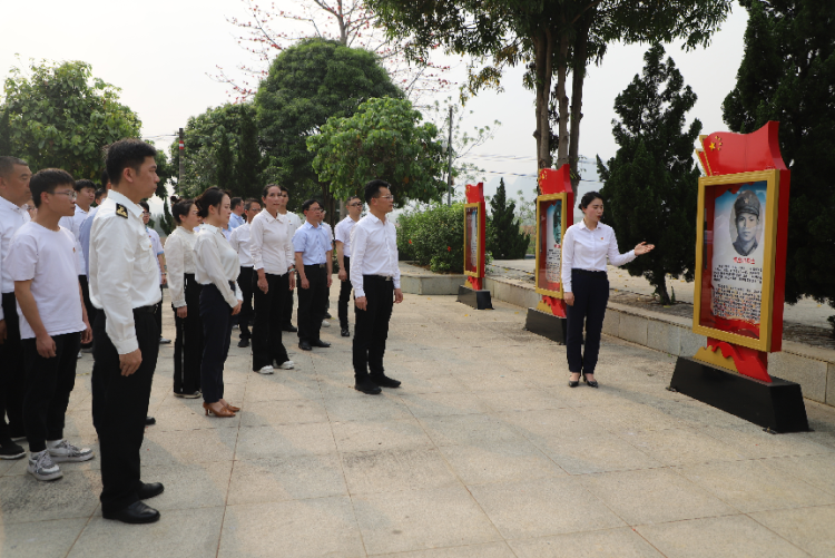 广西举办清明祭英烈主题团日活动暨退役军人思想政治教育示范性活动_fororder_图片2