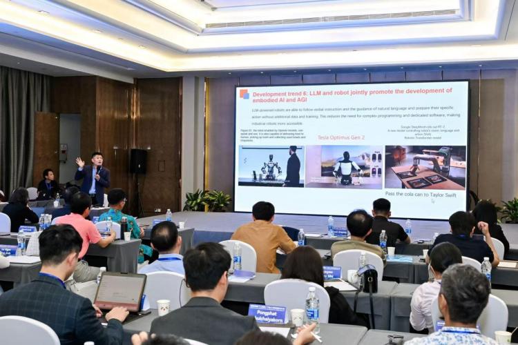 东盟国家代表齐聚南宁 感受人工智能发展脉动_fororder_2