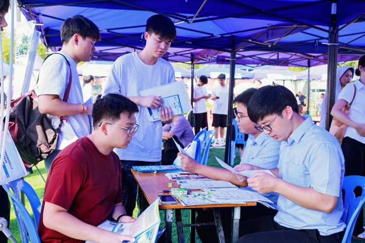 2025年全国城市巡回招聘广西站首场秋季大型双选会举办_fororder_2