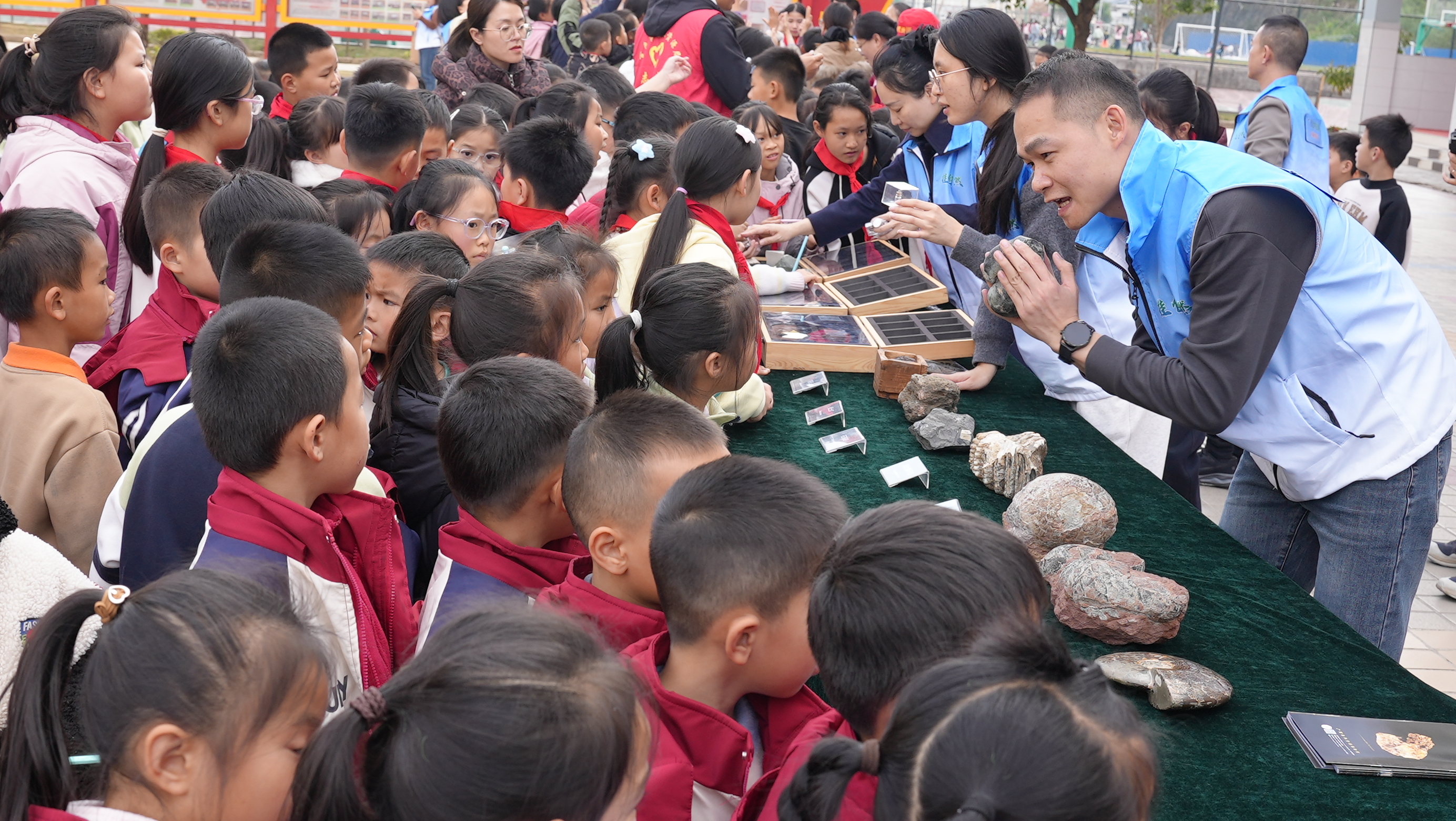 “广西自然资源科普边境行”为那坡学子奉上科普盛宴_fororder_4