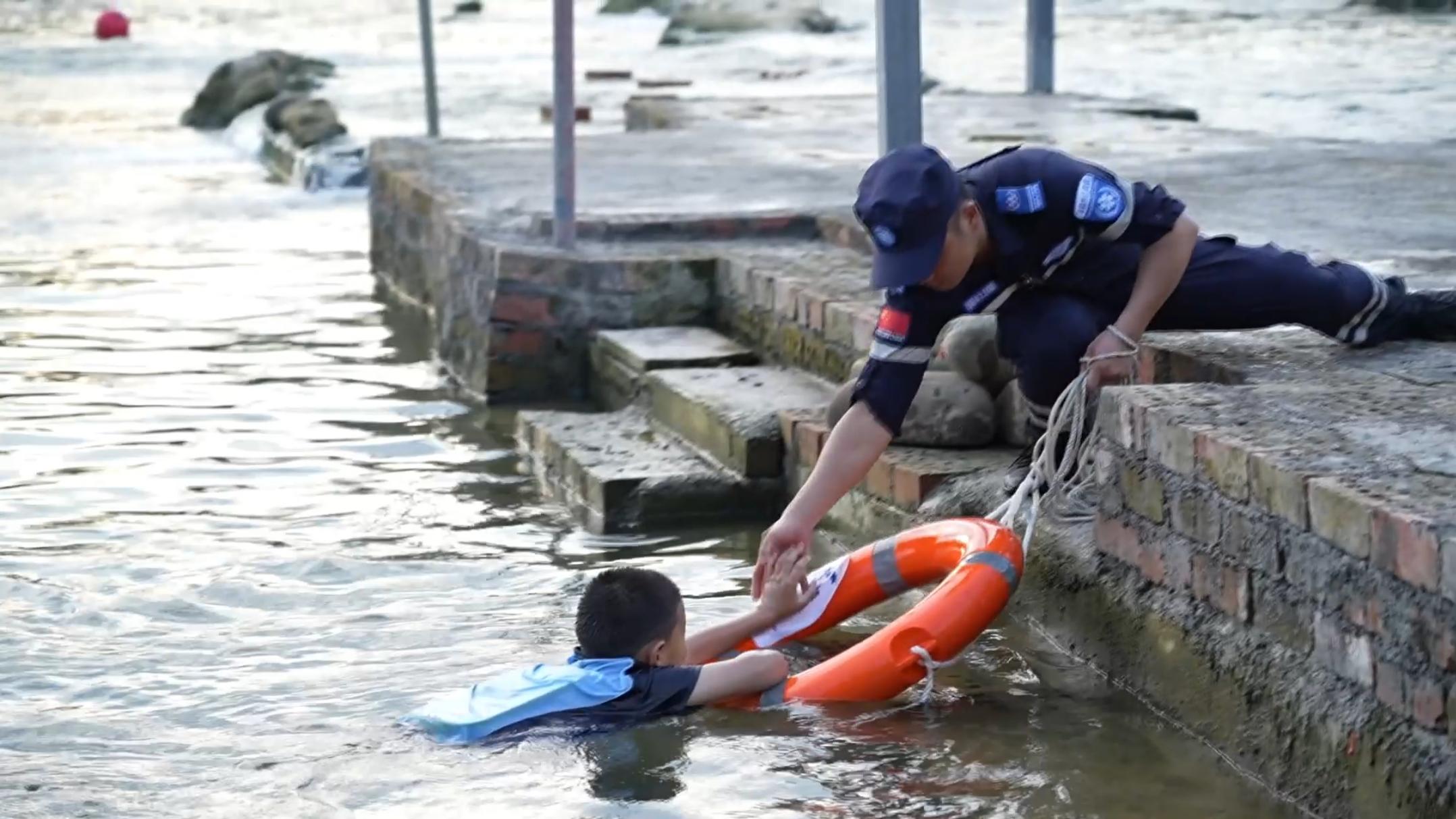 广西多部门联动开展暑期防溺水安全教育宣传活动_fororder_3