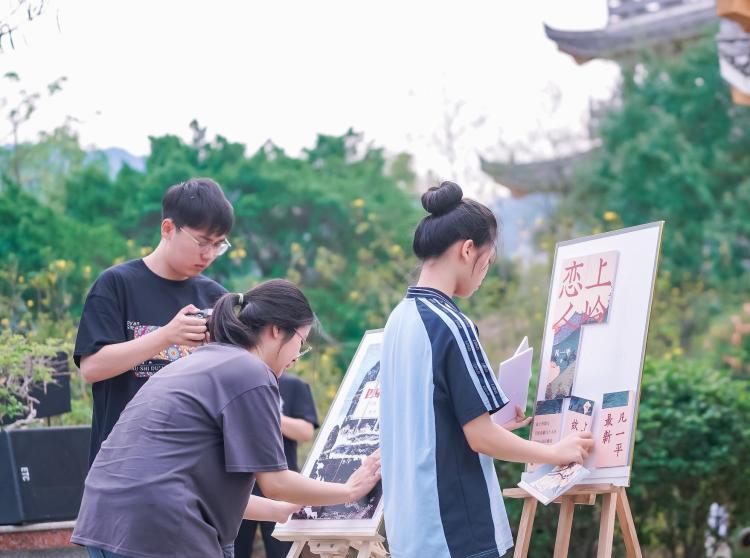 骏马奖获得者凡一平带领读者走进都安 解读文学密码_fororder_3