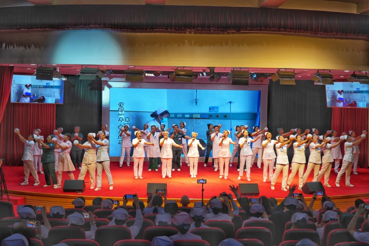 河北省迁安市组织开展纪念国际护士节系列活动_fororder_5月9日下午，迁安市人民医院组织开展纪念国际护士节表彰大会暨文艺汇演。张泽慧摄