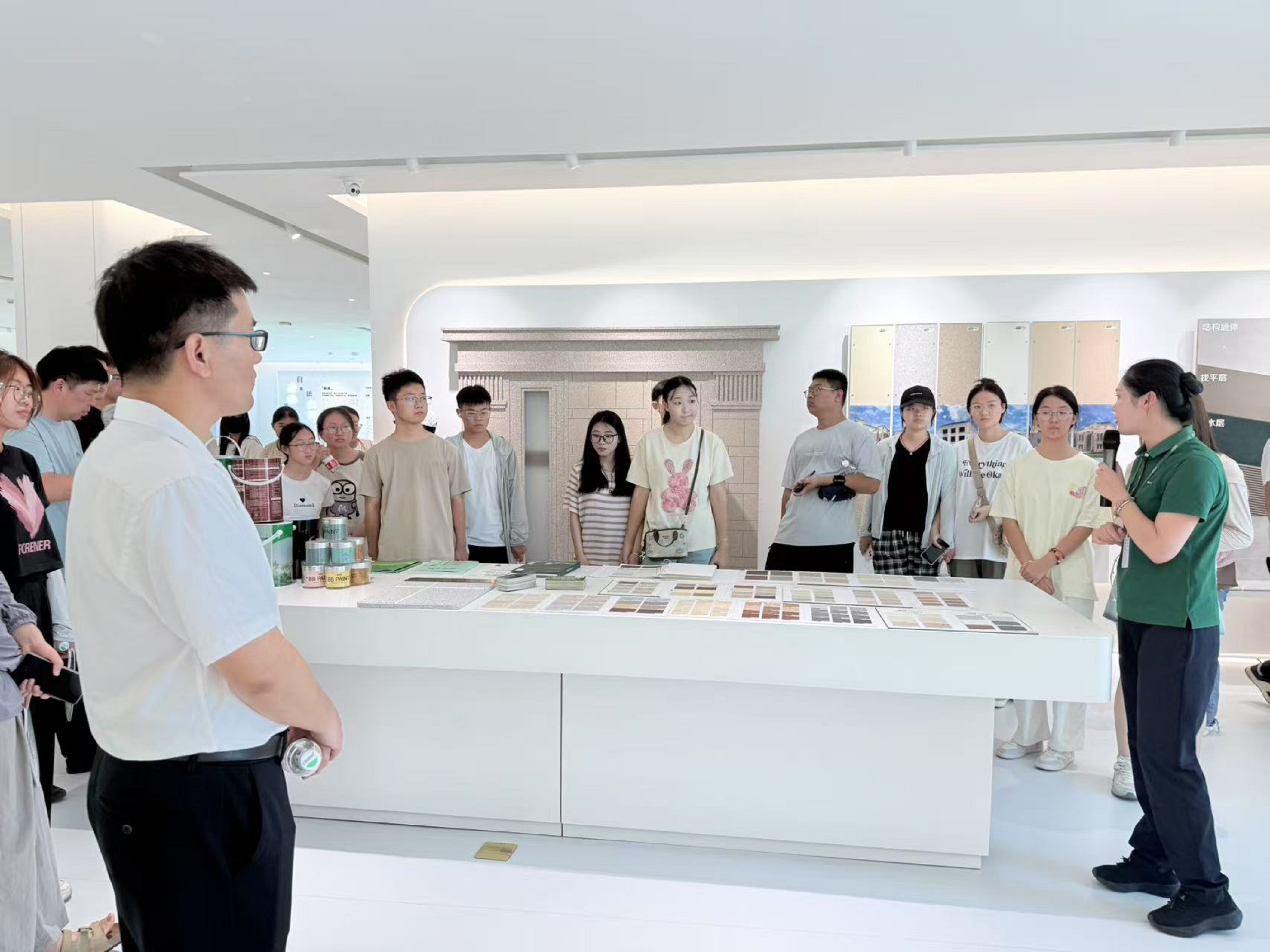 保定博野：组织返家乡大学生探秘产业发展​_fororder_3