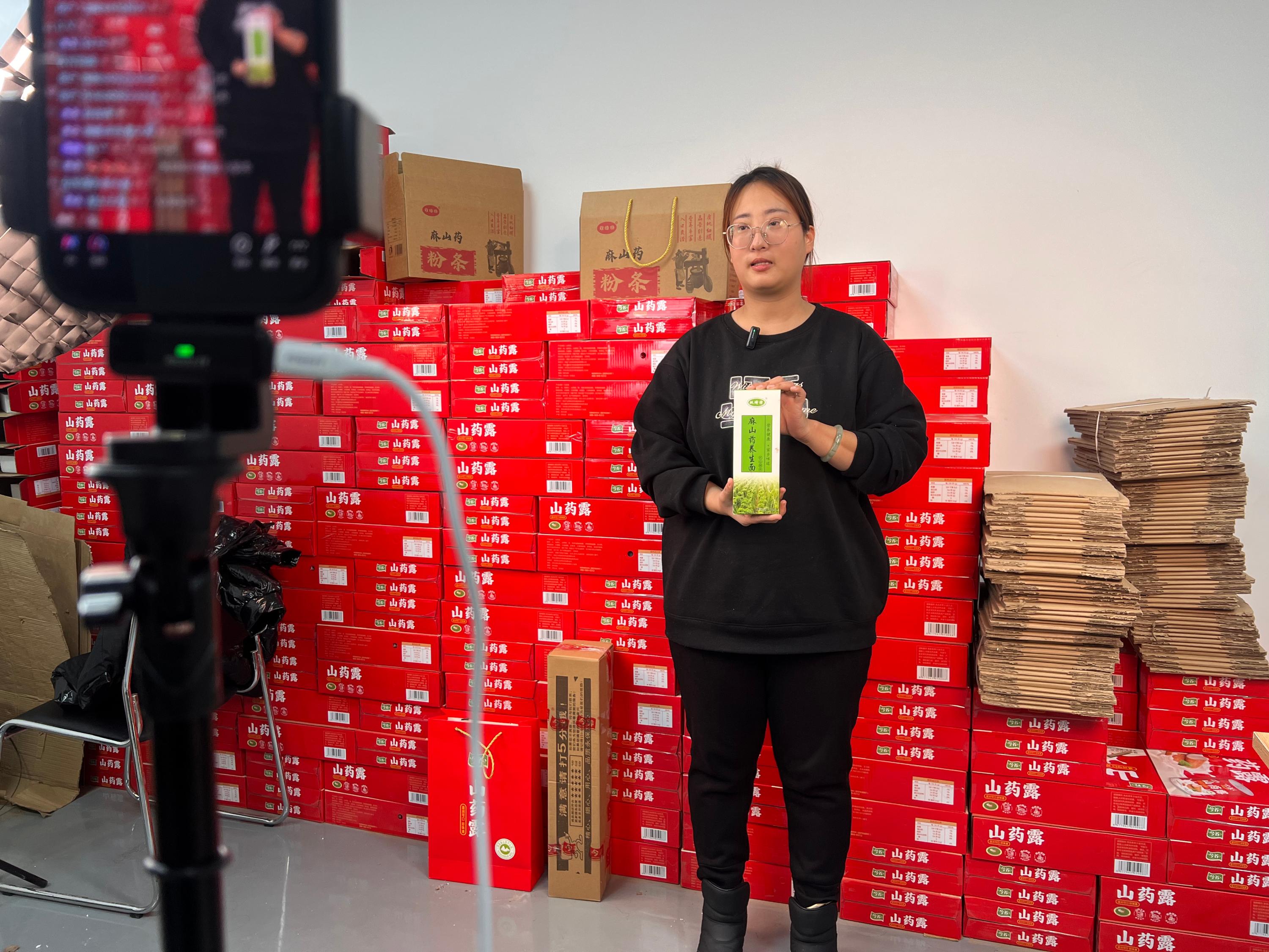 河北蠡县：电商赋能乡村振兴 传统产业“焕新生”_fororder_0001