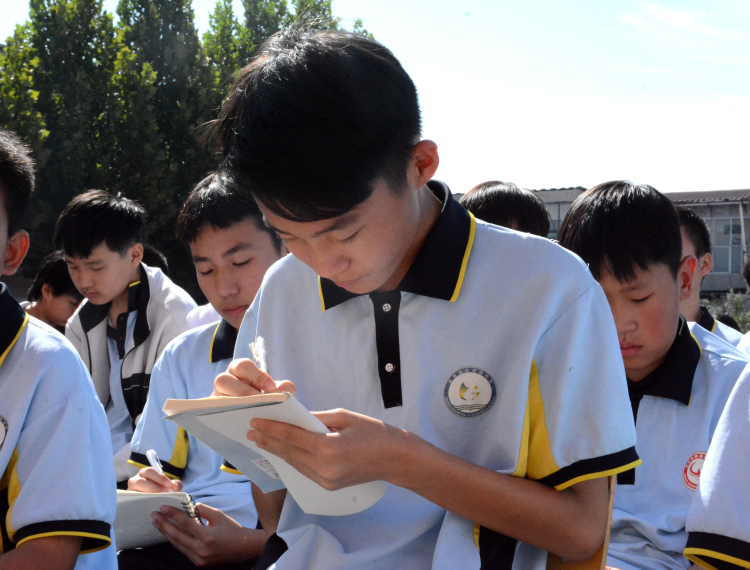 河北献县：国防教育进课堂 学子筑牢强国梦_fororder_图片6