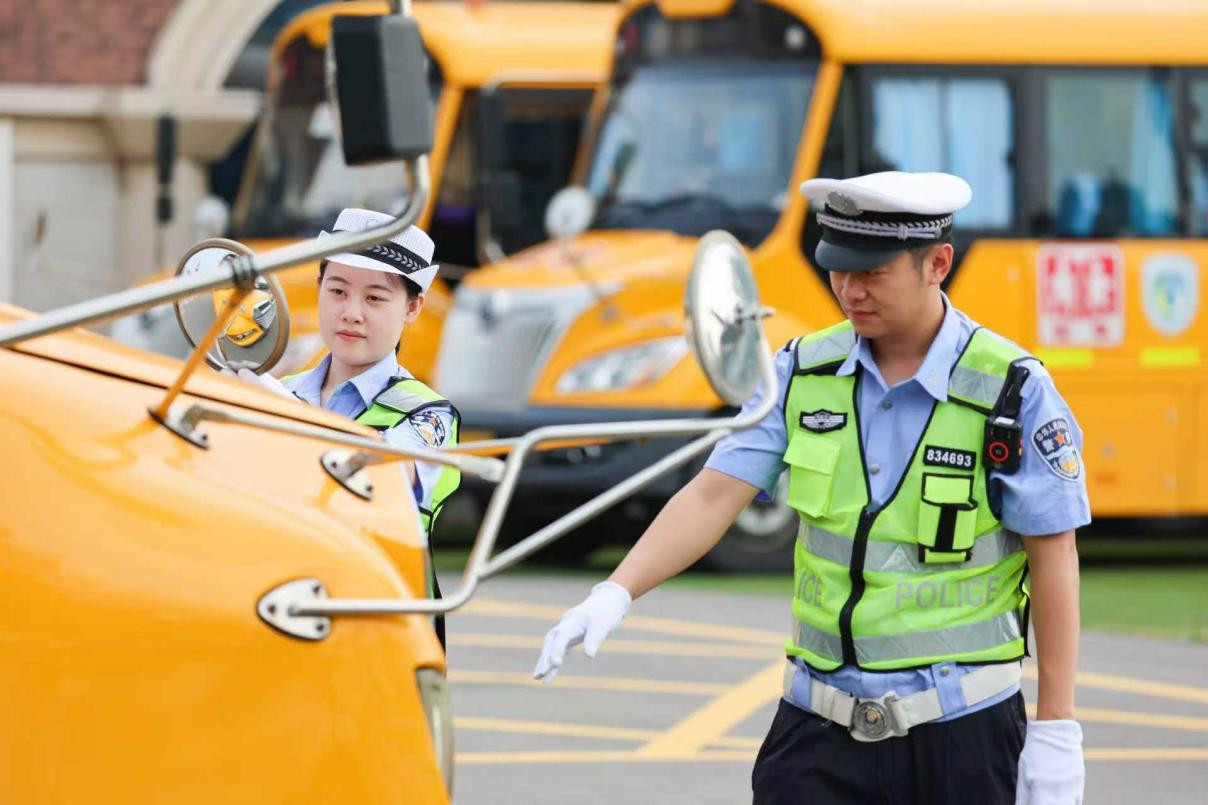 石家庄市鹿泉区：开学前 校车 “赶考” 安全关_fororder_图片2