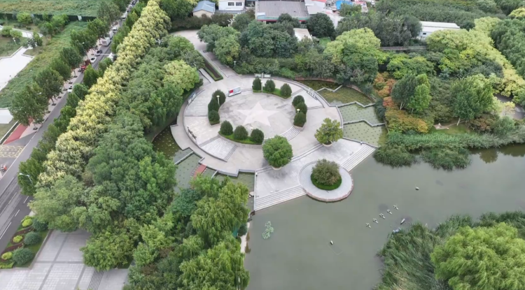 石家庄市鹿泉区：服务升级迎“双节” 游园 环境焕新颜_fororder_图片1