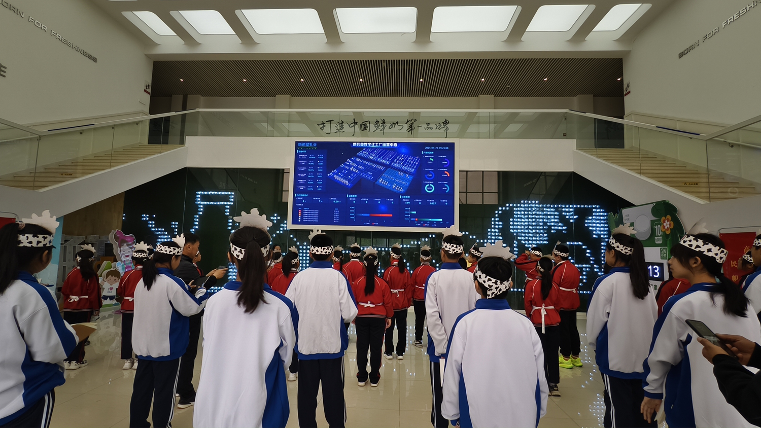保定市满城区：探索牛奶奥秘 品味健康生活_fororder_满城区南韩村镇中心学校开展主题教育实践活动 摄影 刘俊敏