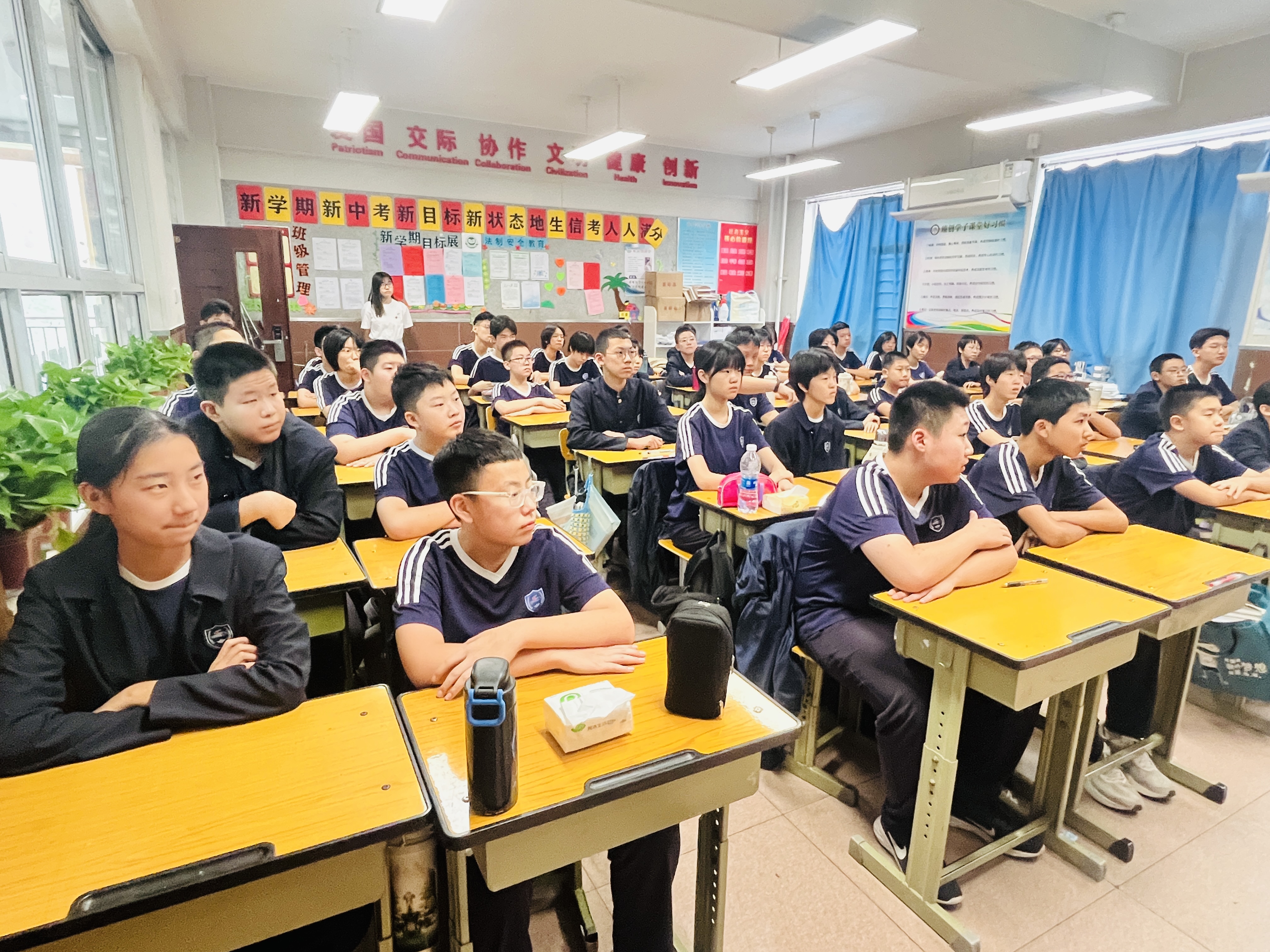 石家庄外国语教育集团八年级14班开展纪念“九一八”主题教育活动_fororder_1