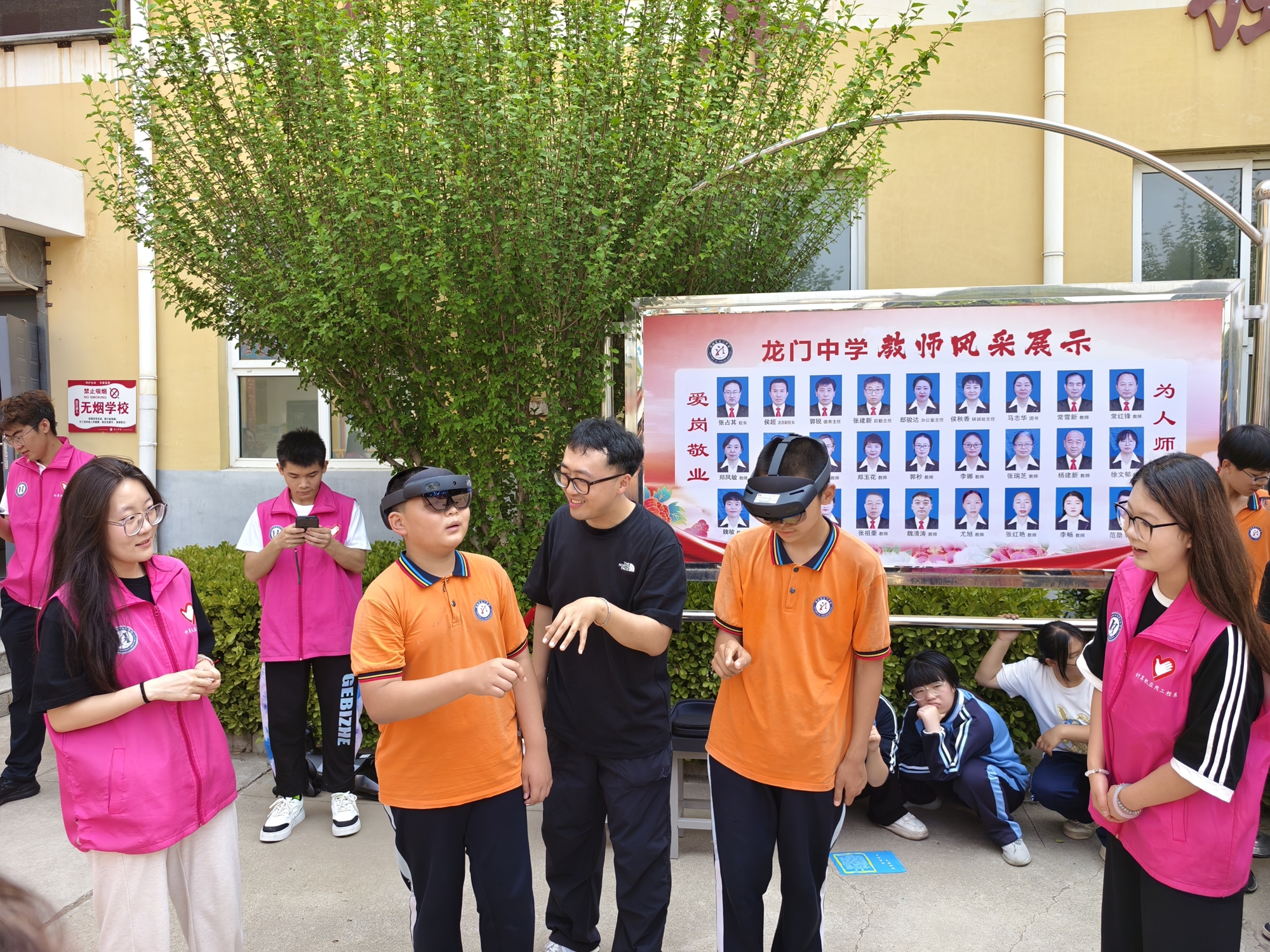 图片默认标题_fororder_同学们现场沉浸式体验MR 摄影 郄骏达