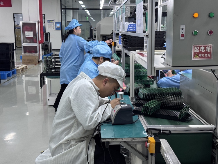 图片默认标题_fororder_保定市兆微软件科技有限公司生产车间场景 摄影 张晗