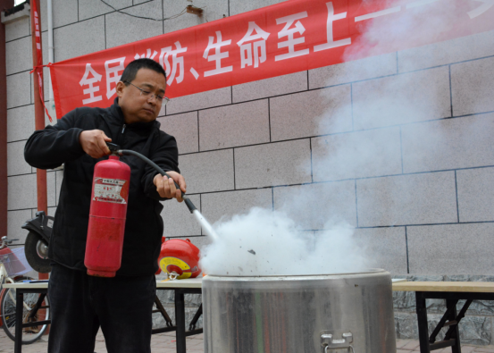 河北献县：消防宣传进农村 贴近村民“唠”安全_fororder_河北献县：消防宣传进农村 贴近村民“唠”安全543