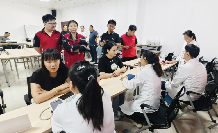 河北肃宁：贴心礼包暖“新”更暖心_fororder_图片2
