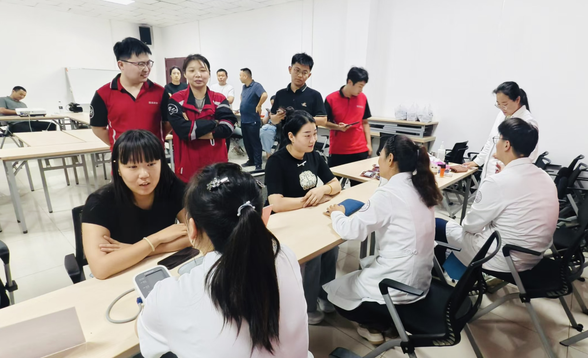 河北肃宁：贴心礼包暖“新”更暖心_fororder_图片2