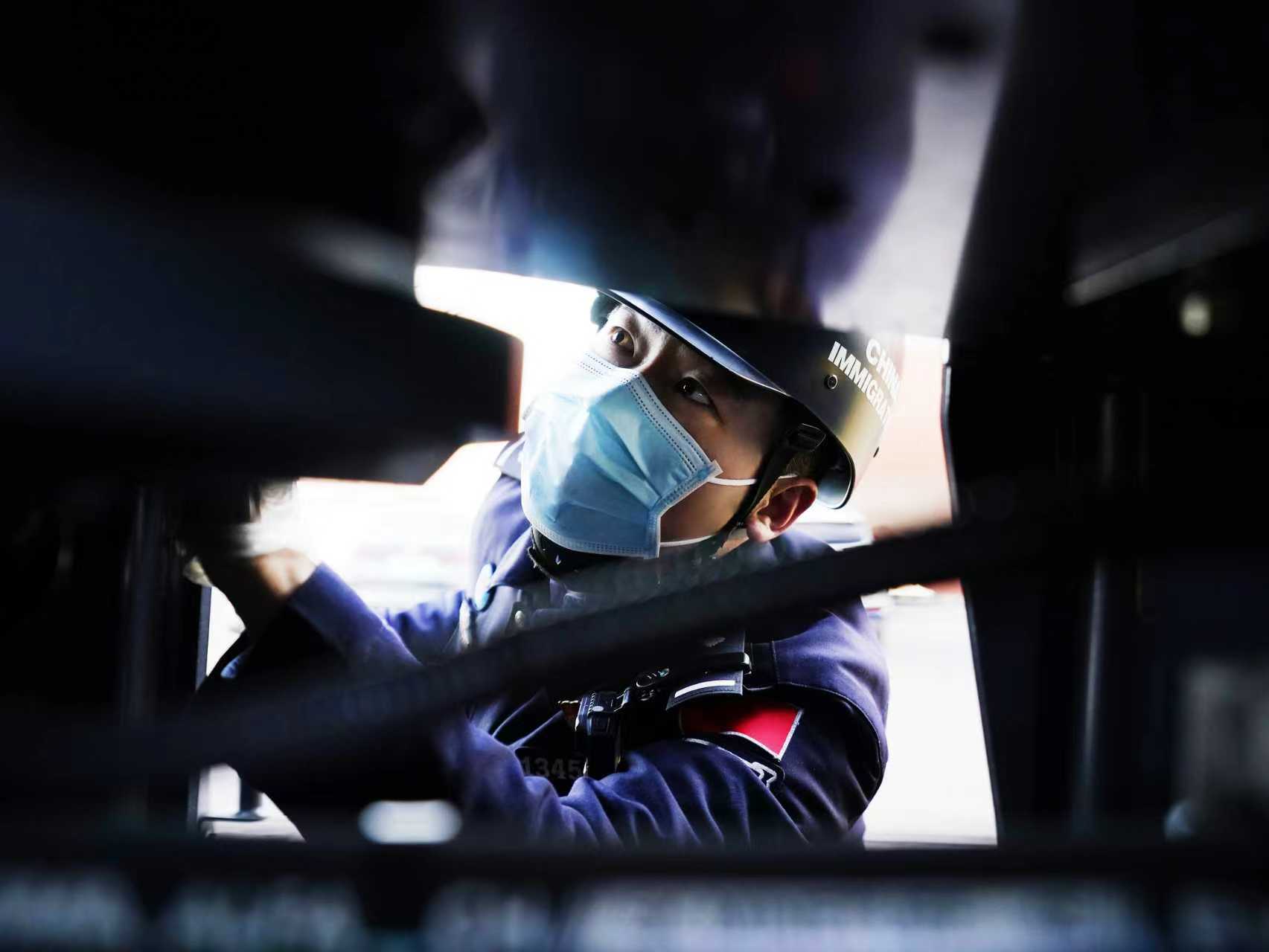 寒潮里的“通关暖流”——唐山边检站让“一带一路”跨境运输货物不“降温”_fororder_3f26eb73e40422115050afd25e15b17f