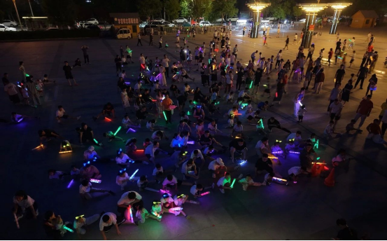 荧光夜跑燃动夏夜 文旅体融合点亮盐山_fororder_荧光夜跑燃动夏夜 文旅体融合点亮盐山19