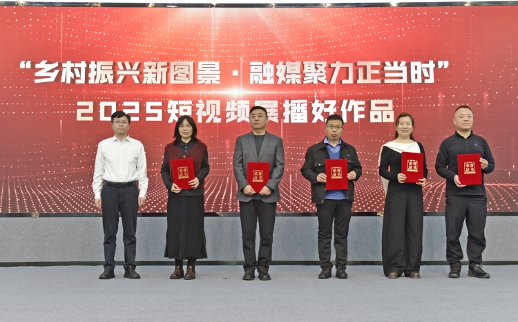 喜报！保定市满城区融媒体中心两部作品荣获全国融媒大奖_fororder_满城融媒《灯影奇缘》荣获2025短视频展播好作品 供图 满城区融媒体中心